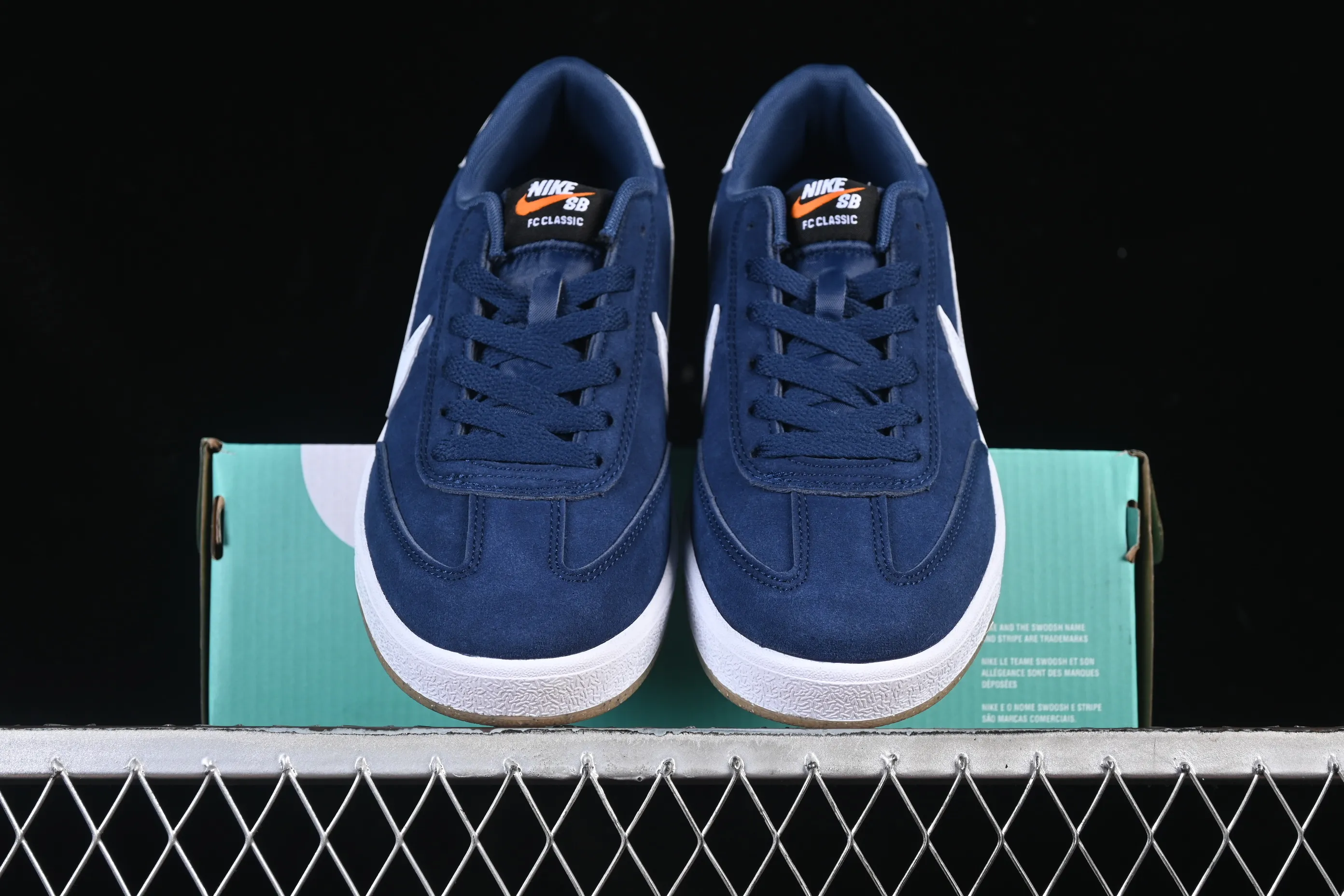 All categories Nk SB Dunk series Nike SB Fc Classic campus sneakers Nike SB Fc Classic Nike autumn and winter campus casual sneakers 909096-400